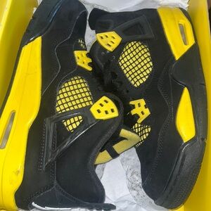 jordan Retro 4 Size 4y